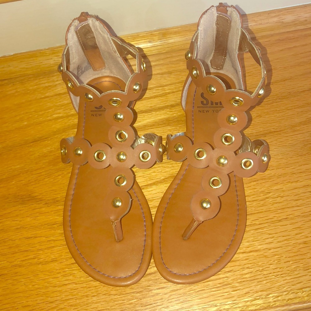 Girls tan Studded thong zip up sandal